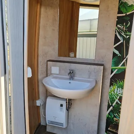 Kemping Schlaffaesser Am Haus Der Schmetterlinge Uslar