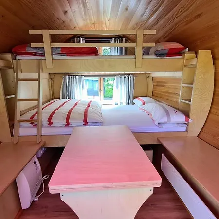 キャンプ場 Schlaffaesser Am Schmetterlingspark ウスラー