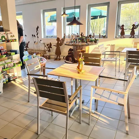 Campeggio Schlaffaesser Am Haus Der Schmetterlinge