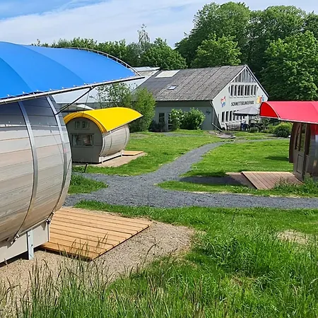 Schlaffaesser Am Haus Der Schmetterlinge مكان تخييم *