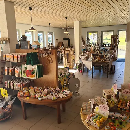 Schlaffaesser Am Haus Der Schmetterlinge * أوسلار